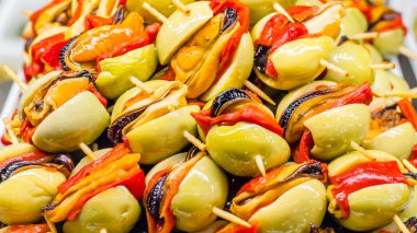 Tipik İspanyol zeytin tapas barda