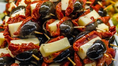 Tipik İspanyol zeytin tapas barda