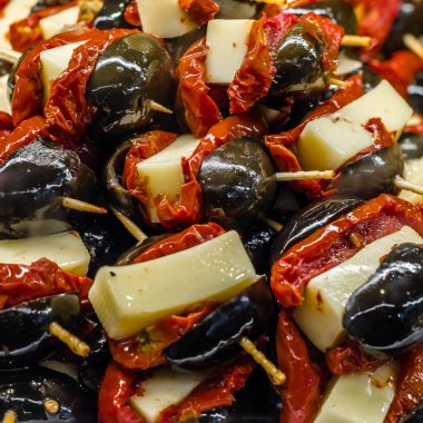 Tipik İspanyol zeytin tapas barda