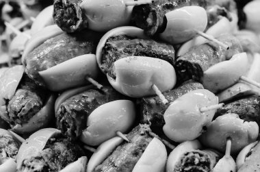 Tipik İspanyol zeytin tapas barda