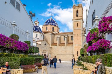 ALTEA, İSPAN - 28 Aralık 2018: İspanya 'nın Alicante eyaletindeki tipik Akdeniz köyü manzarası,