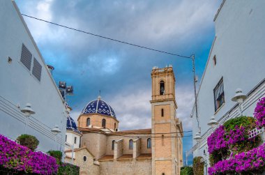 İspanya 'nın Alicante ilinin Akdeniz köyü Altea' daki Güzel Teselli Kilisesi