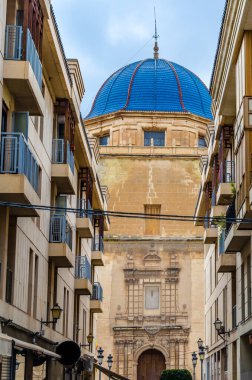 İspanya 'nın Alicante ilindeki Elche kasabasındaki Barok Bazilikası manzarası