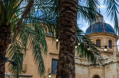 İspanya 'nın Alicante ilindeki Elche kasabasındaki Barok Bazilikası manzarası