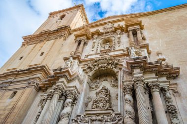 İspanya 'nın Alicante Eyaleti, Elche Barok Bazilikası cephesi