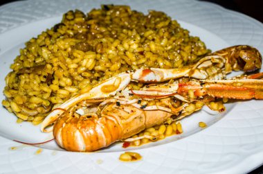 Bir tabak geleneksel Valencia deniz ürünleri pirinç tabağı, Akdeniz diyeti.