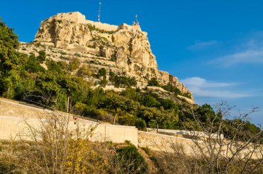 İspanya 'nın Alicante şehrinden Santa Barbara Kalesi manzarası