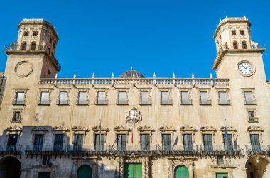 İspanya, Alicante 'deki belediye binasının manzarası
