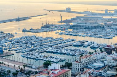 İspanya 'nın Akdeniz kenti Alicante' nin hava manzarası