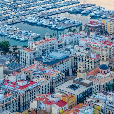 İspanya 'nın Akdeniz kenti Alicante' nin hava manzarası