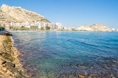 İspanya 'nın Akdeniz kenti Alicante' de deniz manzarası