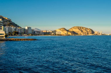 İspanya 'nın Akdeniz kenti Alicante' de deniz manzarası