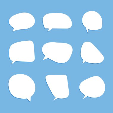 Mavi arka planda boş beyaz konuşma baloncukları. Vektör grafikleri.