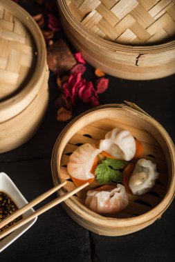 Dim Sum böreği. Çin geleneksel yemekleri.