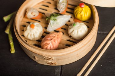 Dim Sum böreği. Çin geleneksel yemekleri.