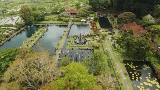 Тірта гангга на індуїстському храмі Балі — стокове відео