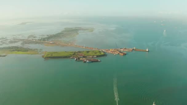 Морской порт острова Себу с кораблями — стоковое видео