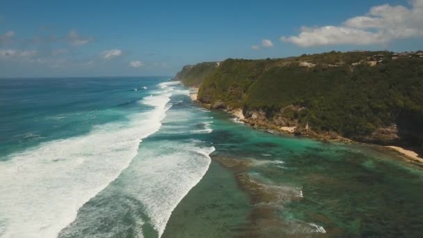 Вид с воздуха красивый пляж — стоковое видео