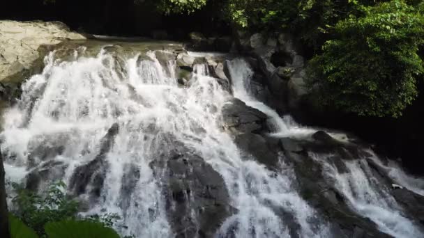 Hermosa cascada tropical bali indonesia — Vídeos de Stock