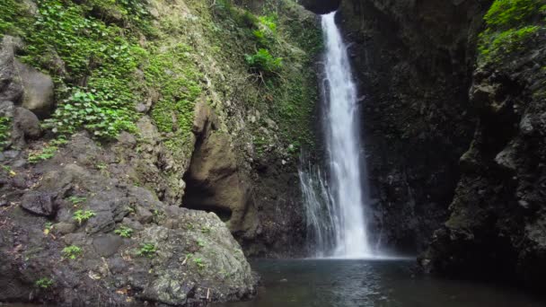 Bela cachoeira tropical bali indonésia — Vídeo de Stock