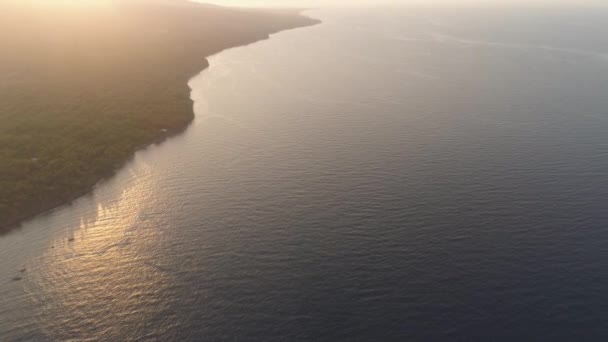 Litoral durante o pôr do sol — Vídeo de Stock