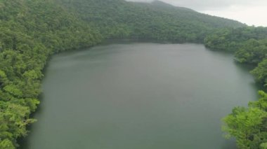 Bulusan Filipinleri 'ndeki Luzon Gölü