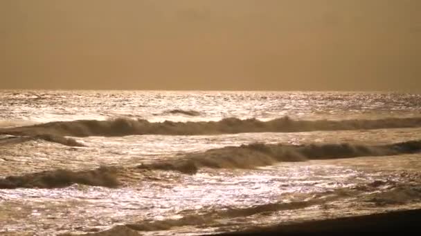 Oceaan met grote golven — Stockvideo
