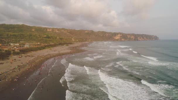 Písečná pláž u oceánu Yogyakarta — Stock video