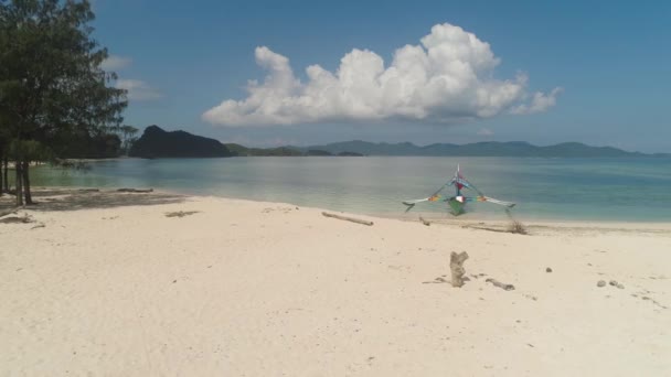 Paesaggio marino con spiaggia e mare filippini luzon — Video Stock