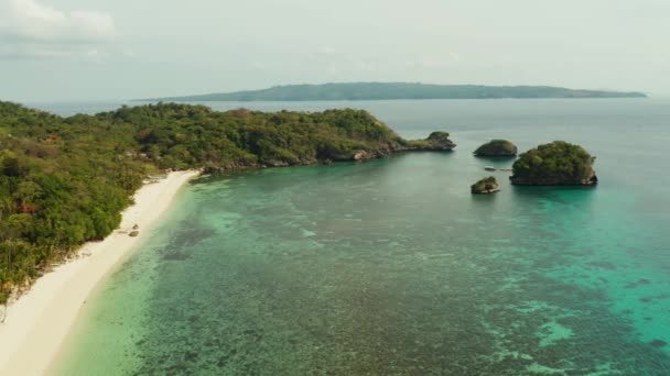 Havsutsikt med beah på ön Boracay — Stockvideo