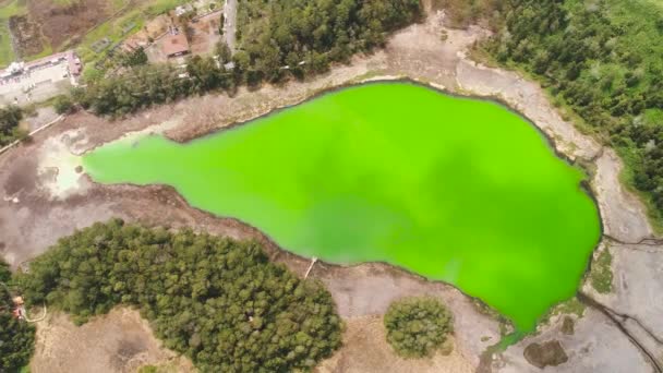 Telaga warna lake på platådieng – stockvideo