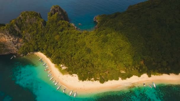 Tropical beach with boats aerial view tropical — Stock Video