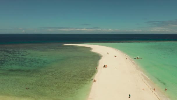 Île tropicale avec plage de sable camiguin — Video