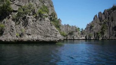 Palawan Filipinleri 'nde harika bir göl