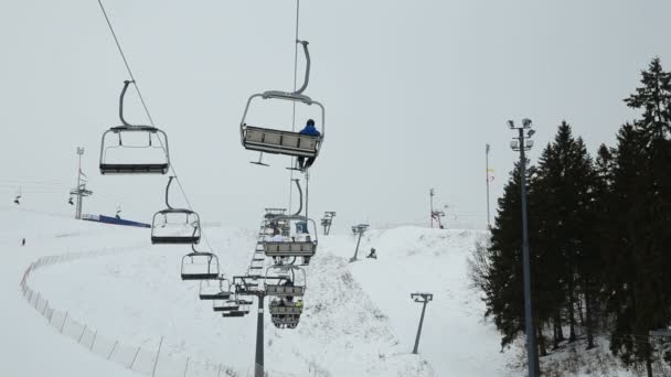 Ski chair lift with skiers — Stock Video