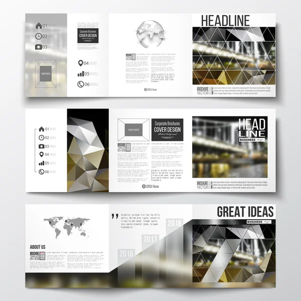 A tri-szeres brosúrák, szögletes design sablonok beállítása Színes sokszögű háttér, homályos képet, éjszakai város táj, modern, stílusos, háromszög alakú vektor textúra. — Stock Fotó