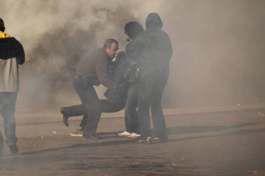 2015 yılında Ankara 'da Rojava' daki Kobane kantonuna düzenlenen IŞİD saldırısını protesto etmek isteyenler.