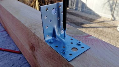 Açı kirişe sabitleniyor