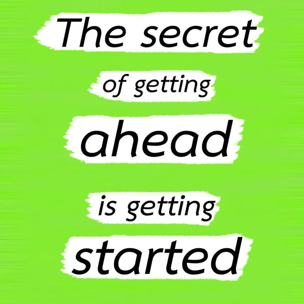 Yükselişimin sırrı başlıyor demektir. Yaratıcı ilham verici motivasyon alıntı kavramı siyah sözcük üzerinde yeşil limon ahşap arka plan.