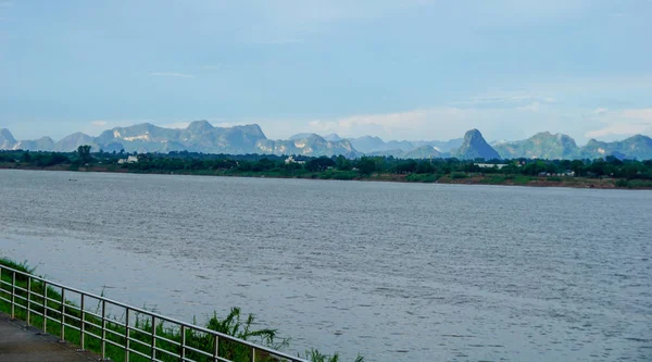 Panoramablick auf Nakhon Phanom und Makhong Fluss — Stockfoto