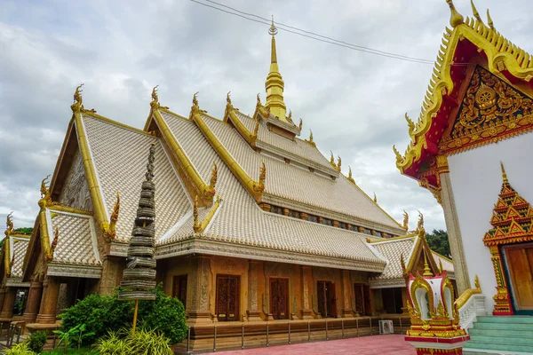 26 / 08 / 2019: ubonratchatani, Таиланд: wat-mahawanaram — стоковое фото