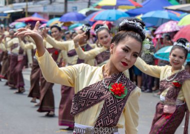 Yasothon, Tayland - 11 Mayıs 2019: Geleneksel Tayland dans grubu 