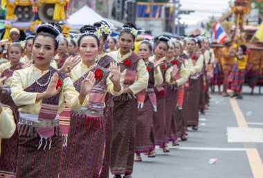 Yasothon, Tayland - 11 Mayıs 2019: Geleneksel Tayland dans grubu 