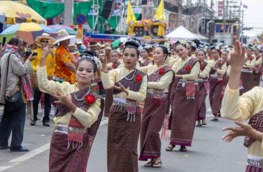 Yasothon, Tayland - 11 Mayıs 2019: Geleneksel Tayland dans grubu 