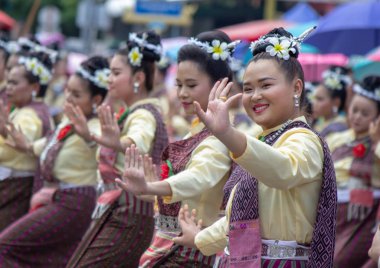 Yasothon, Tayland - 11 Mayıs 2019: Geleneksel Tayland dans grubu 