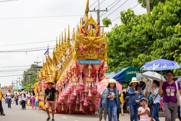 Yasothon, Tailândia - 11 de maio de 2019: Grupo de dança tradicional tailandesa — Fotografia de Stock