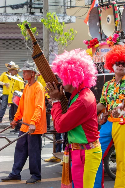 Yasothon, Tailandia - 11 de mayo de 2019: Grupo de danza tailandesa tradicional —  Fotos de Stock