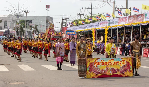 Yasothon, Thaïlande - 11 mai 2019 : Groupe de danse thaï traditionnelle — Photo