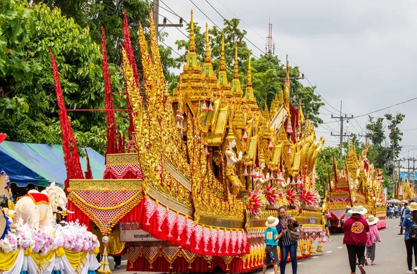 Yasothon, Thailand - May 11 2019: Traditional thai dance groupe — Stock Photo, Image