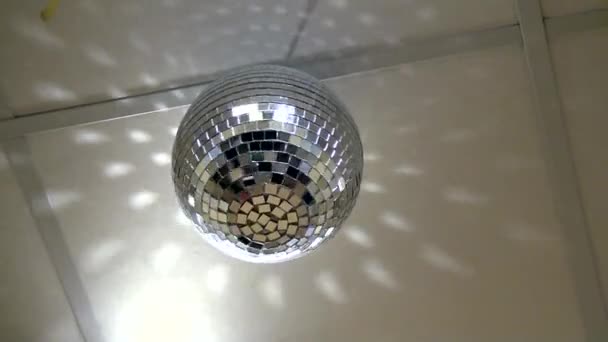 Mirror ball spinning overhead. — Stockvideo